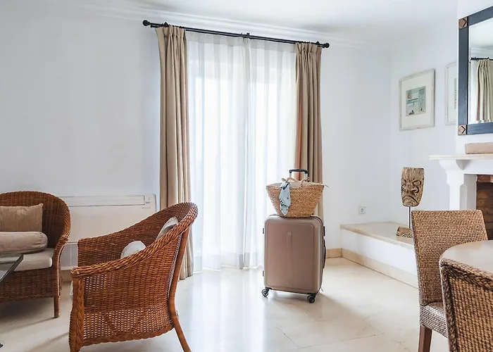 Ona Lomas Village - Club